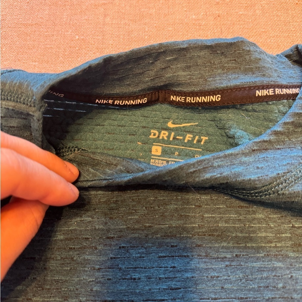Women’s Nike Thermal Running Top - Picture 2 of 10